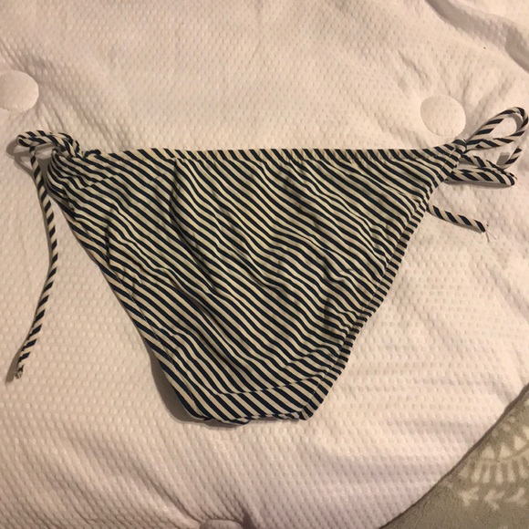 Swimsuit bottom - Picture 2 of 4